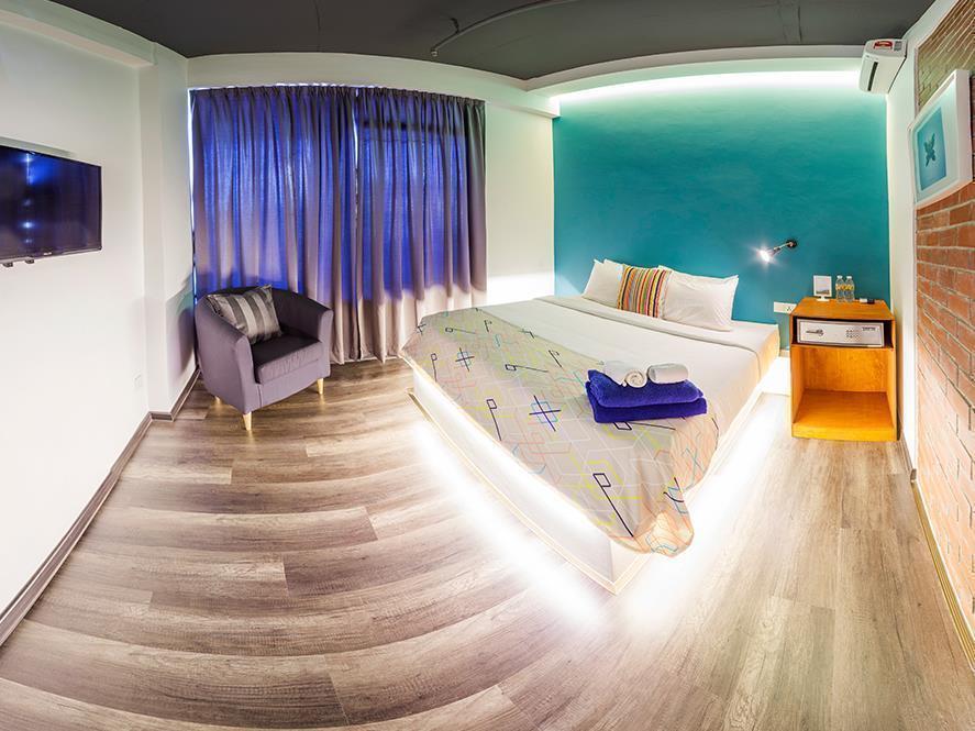 Roomies Suites Batu Feringgi Exterior foto