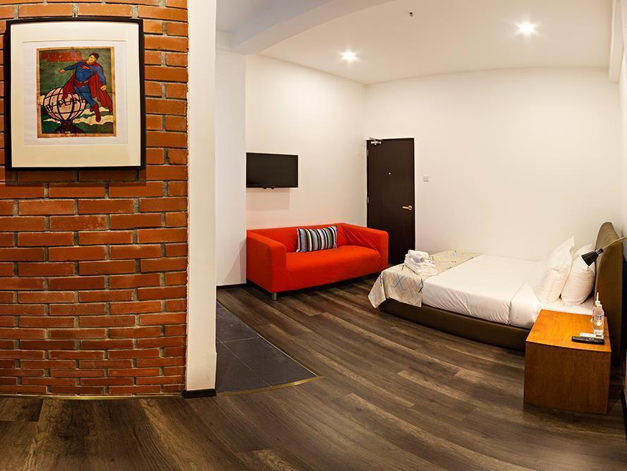 Roomies Suites Batu Feringgi Exterior foto