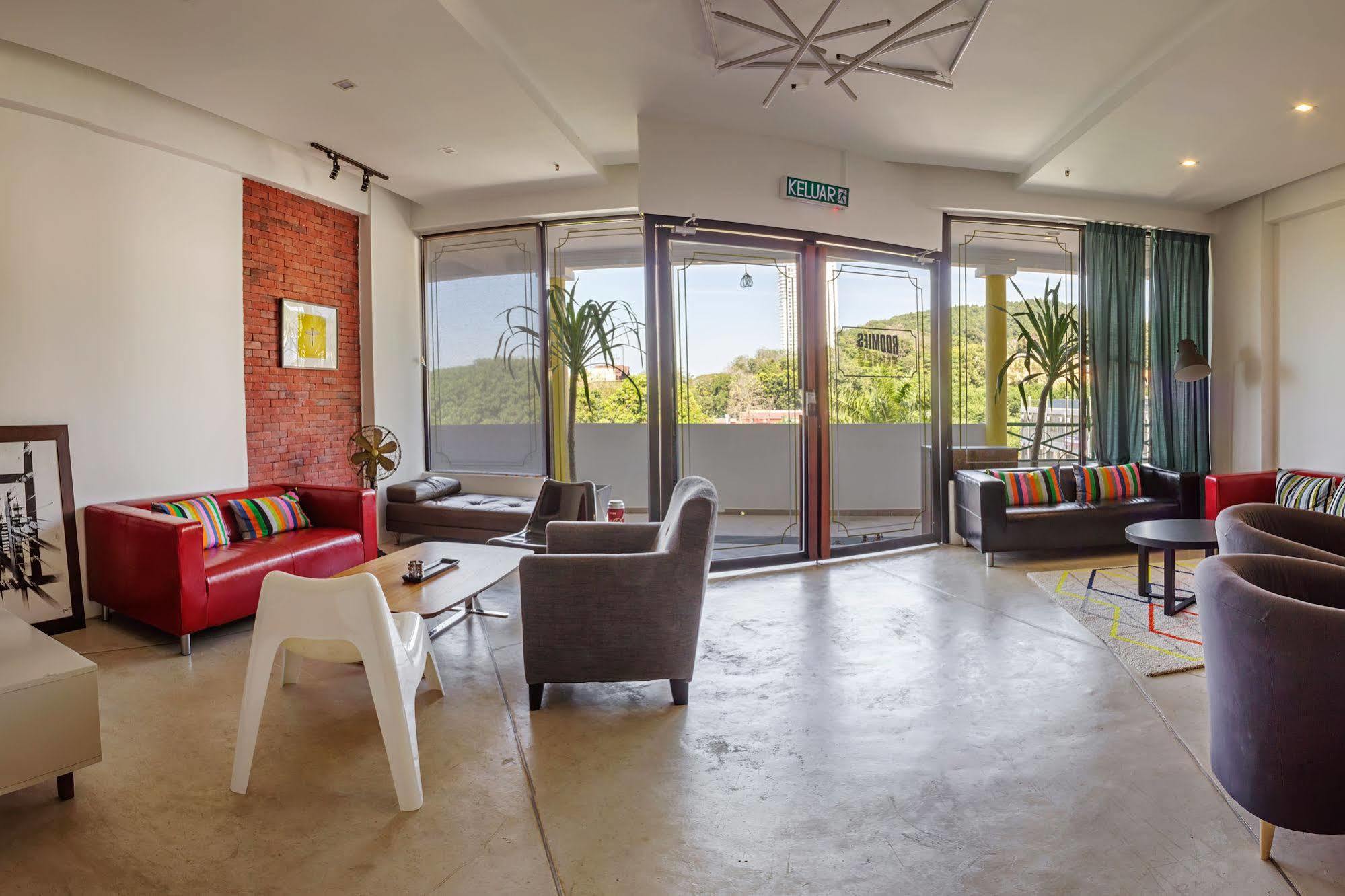 Roomies Suites Batu Feringgi Exterior foto