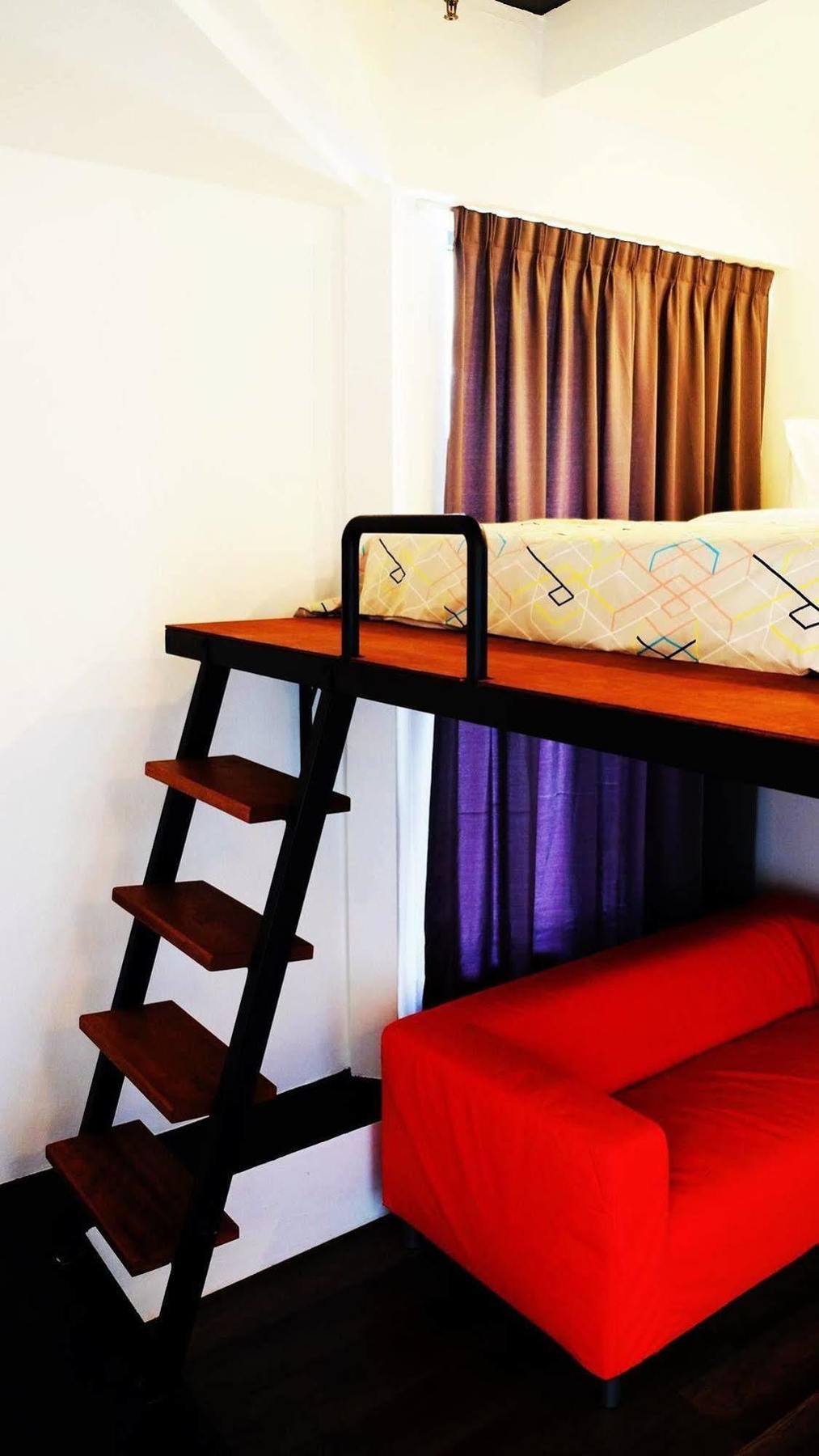 Roomies Suites Batu Feringgi Exterior foto