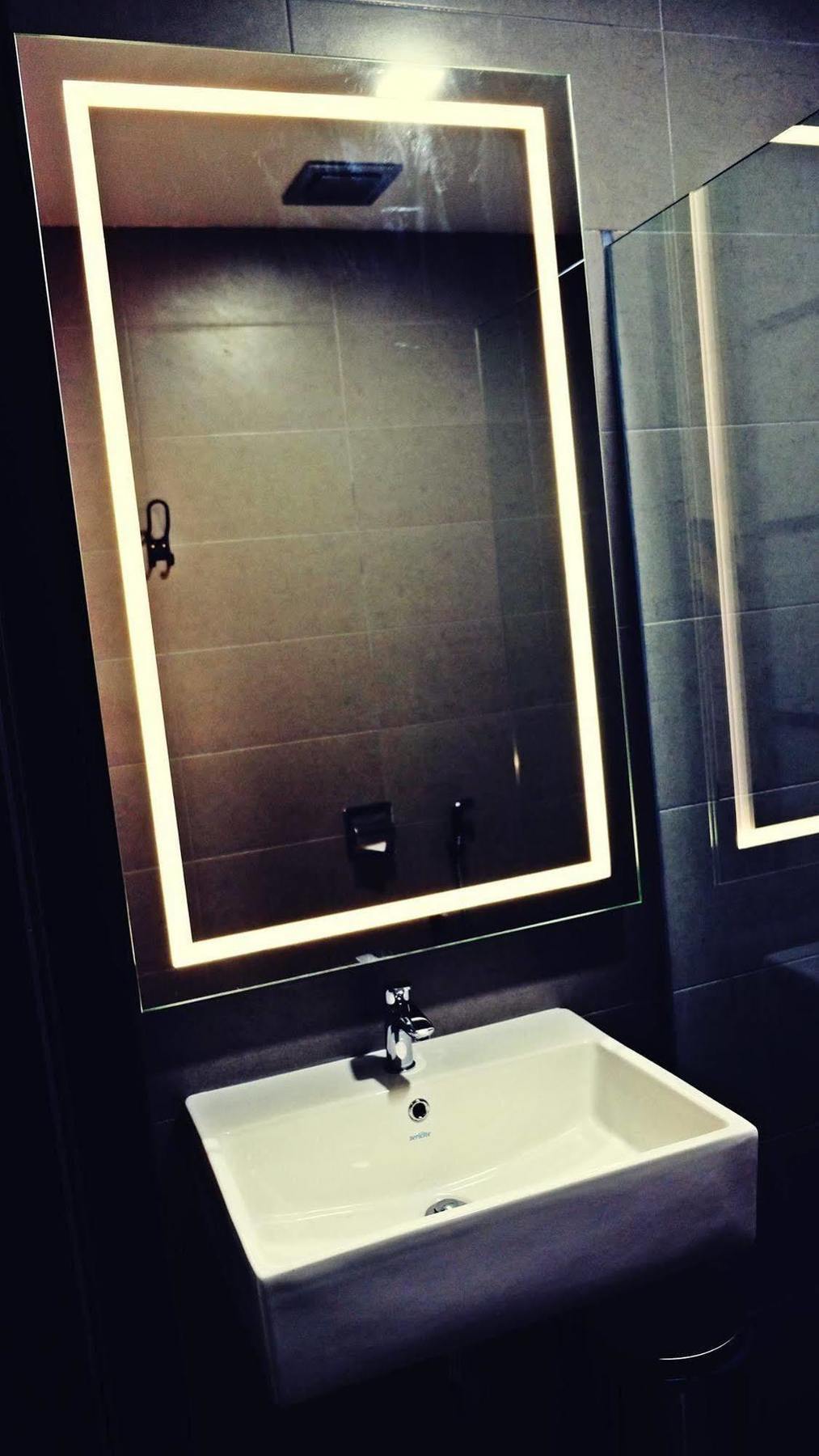 Roomies Suites Batu Feringgi Exterior foto